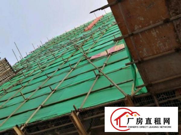  配有一台客梯，两台汽车专梯（2.5米Ⅹ5.8米）