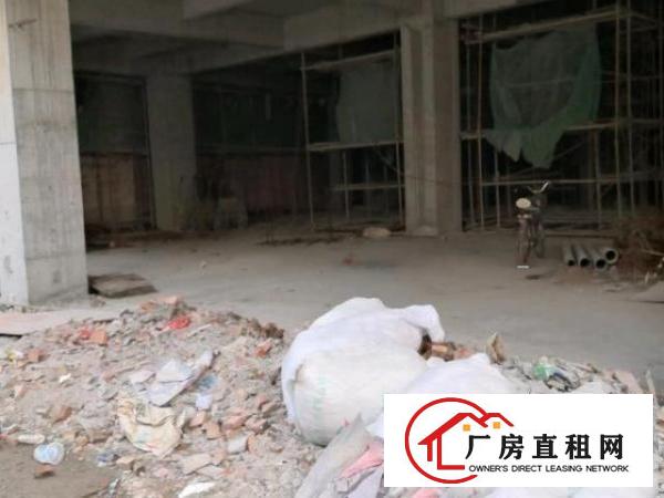  配有一台客梯，两台汽车专梯（2.5米Ⅹ5.8米）