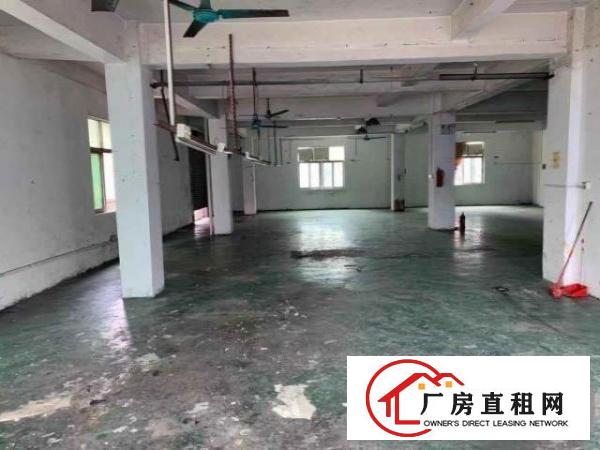  二楼300平民用水电优惠交通便利十字路口停车方便