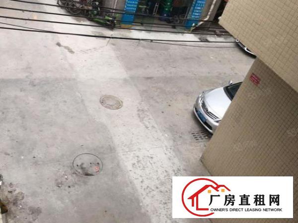  厚街白濠村新出厂房450平出租，带有现成精装办公室和2吨货梯