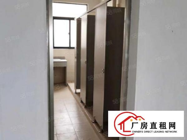  厚街现成装修厂房1200出租全新地坪漆洗手间三吨大货梯