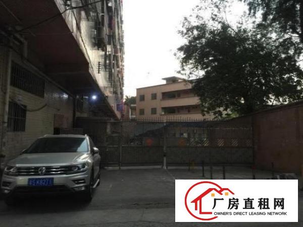  小型厂房，有宿舍，出入方便