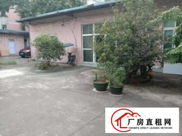  东城环城路旁边原房东小独院单一层厂房1200平方，交通方便！