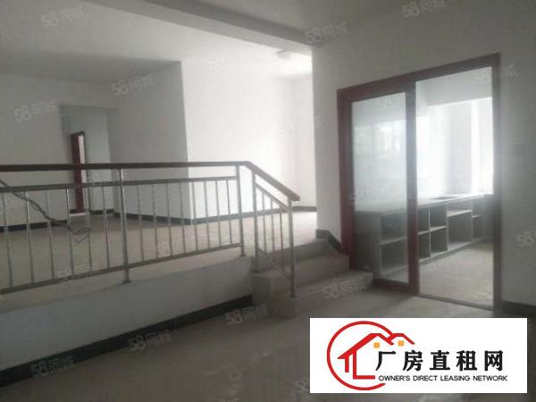  南城个带3吨货梯的办公室贸易场地，小面积可分200平