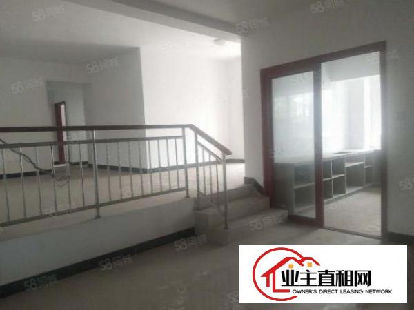  南城个带3吨货梯的办公室贸易场地，小面积可分200平