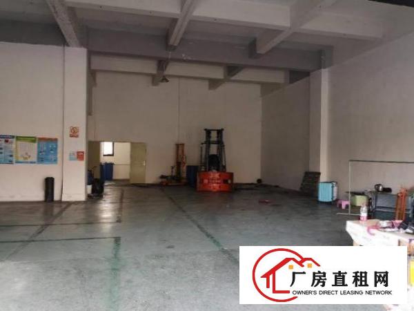  现成装修办公室，水电到位，能办环评，门口空地大