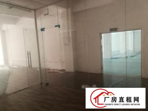  1200㎡，现成装修办公室，水电到位，门口空地，交通便利