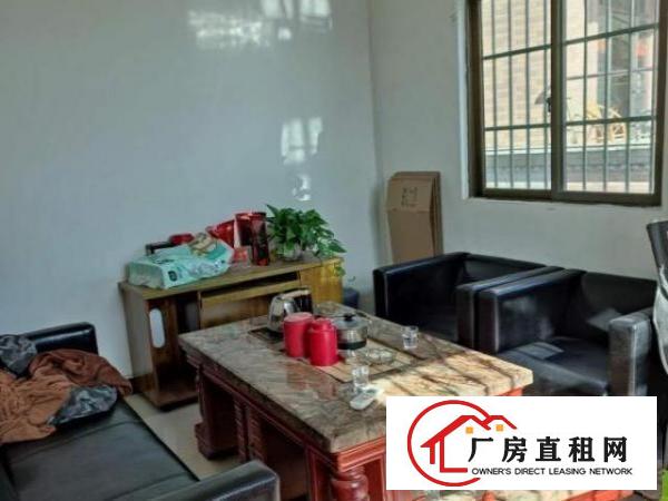  精装修，有现成的办公室，外面面积大。采光好