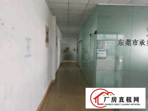  自带两部航车，园区门口，交通方便