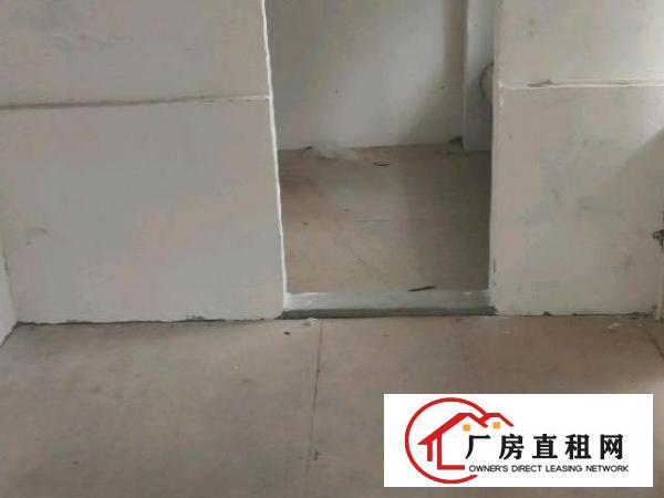  路边一楼固定车位空间高5.5米