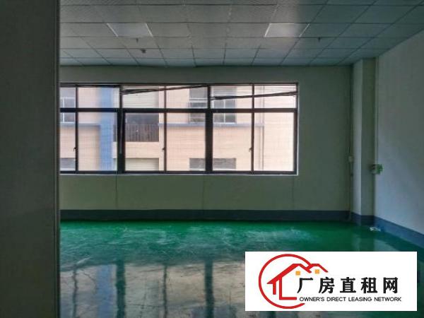  大岭山新空出厂房楼上3500平方，可分租，价格好谈。