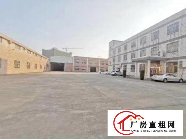  标准一楼二千八百平，单一层一千零五十平，有现成办公室装修。