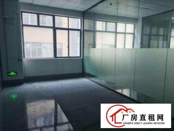  出租大岭山杨屋楼上1500平精装修厂房，房东直租，拎包入住！