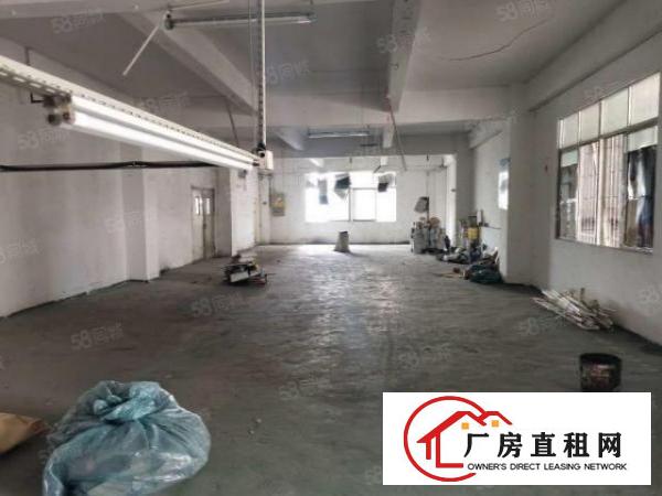  大岭山杨屋村工业园内顶层标准厂房400方低价出租，带办公室