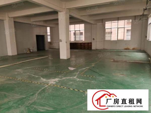  大岭山杨屋村工业园内顶层标准厂房400方低价出租，带办公室