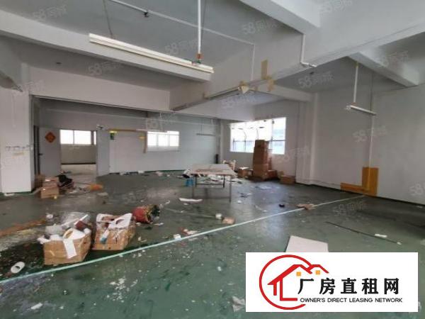  大岭山石大路边上新出楼上350平带装修厂房出租
