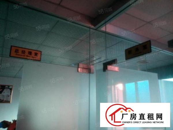  大岭山连马路出租楼上装修办公厂房620平，位置佳，使用率高