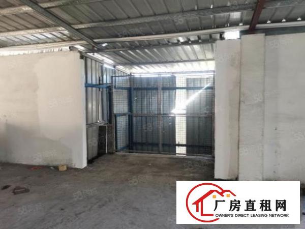  大岭山杨屋工业园内出租楼上700方钢构厂房，隔离有办公室