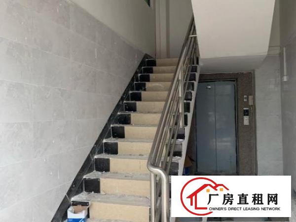  全新厂房带电梯可分租附近有停车场