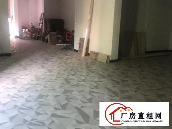  上下通行方便，货车可以过。