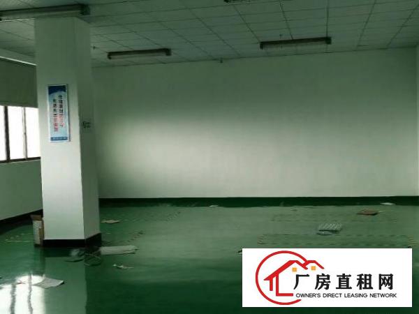  楼上精装修1800平，现成地坪漆