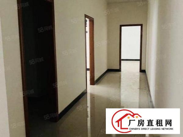  洋坑塘工业区经典小独院厂房两层880平出租，水电齐全，带装修