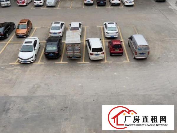 黄江临深片区现成装修办公室水电齐全，园区空地大，标准货梯。