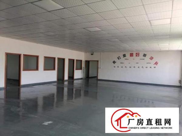  黄江临深片区现成装修办公室水电齐全，园区空地大，标准货梯。