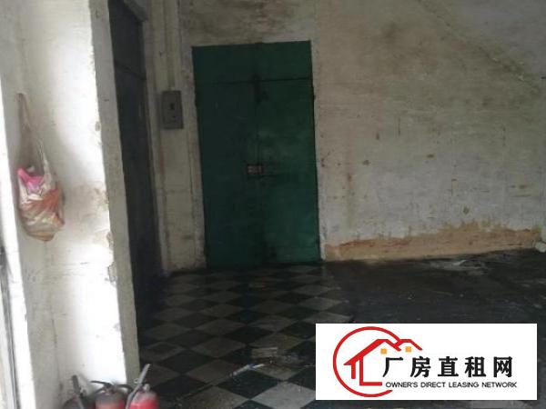  一楼，靠近大马路，停车方便，可过大货车。
