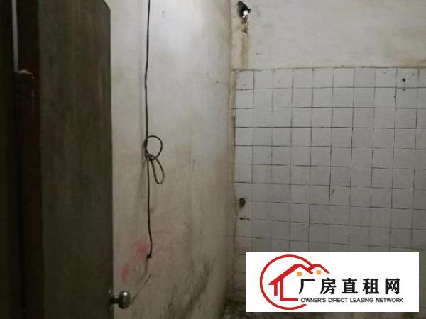  一楼，靠近大马路，停车方便，可过大货车。
