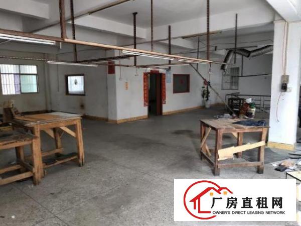  整栋共有四层，现将二楼厂房分租，有现成办公室
