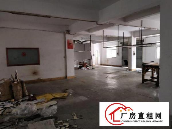  整栋共有四层，现将二楼厂房分租，有现成办公室