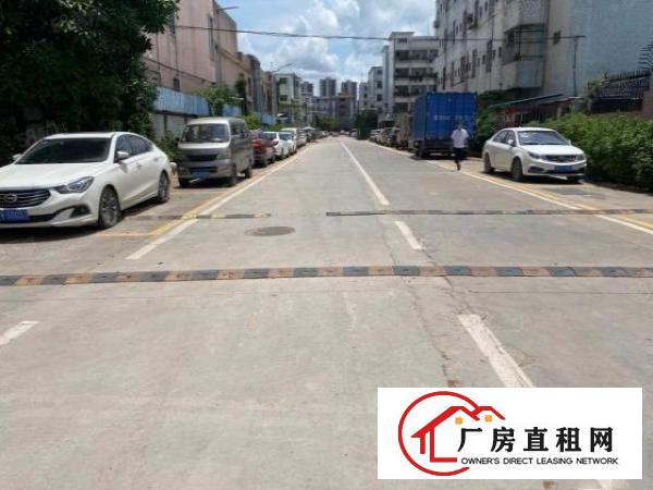  黄江镇工业园二楼无尘车间500方，设备齐全无转让费，租10元