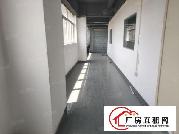  黄江靠深圳新出楼上现成装修厂房，九成新办公司，吊顶，地坪漆