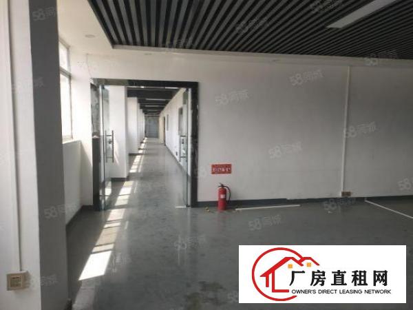  黄江靠深圳新出楼上现成装修厂房，九成新办公司，吊顶，地坪漆