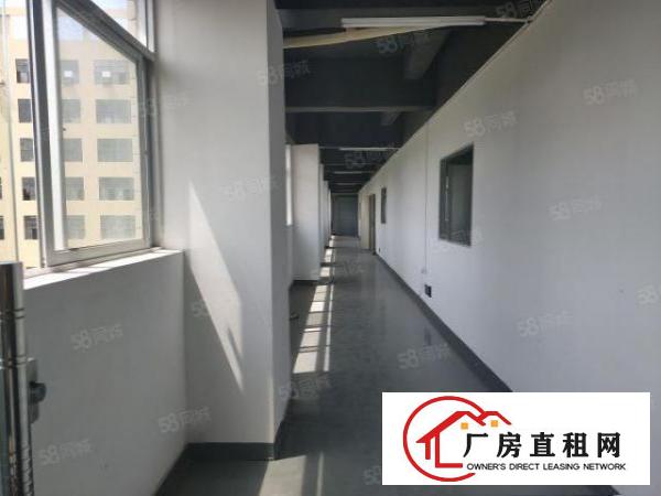  黄江靠深圳新出楼上现成装修厂房，九成新办公司，吊顶，地坪漆