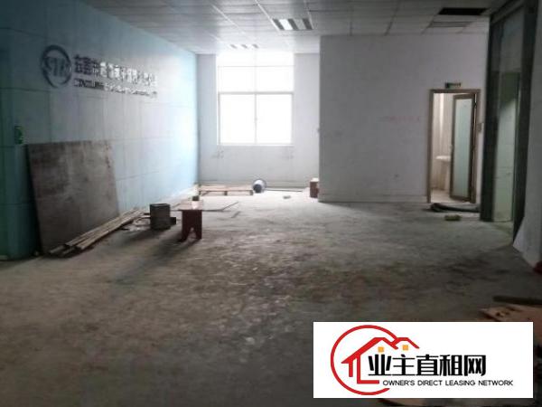  原房东新出厂房。整层面积900平。带办公室。水电到位