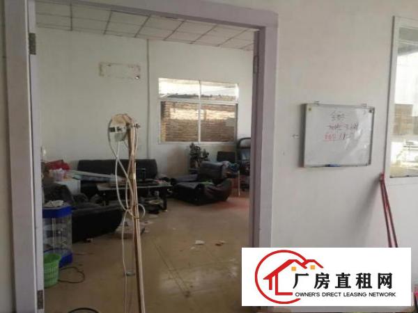  优势：拥有独立空地，面积：500平方米，类型：单一层铁皮厂房