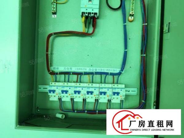  塘厦大坪高速出口新出标准厂房楼上1100平，现成精装修