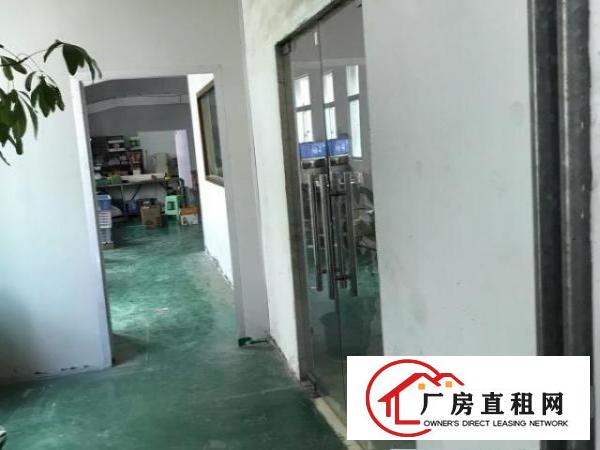 厂房带院直租，价格优惠。