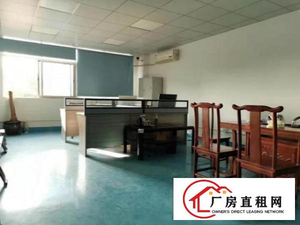  ~凤岗工业区1000平方精装修3楼厂房，紧挨大路，好招工~