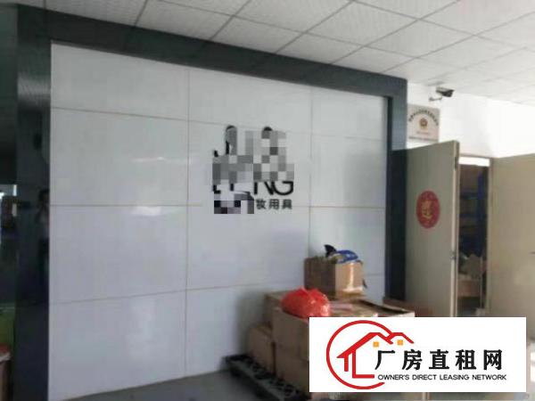  凤岗五联楼上化妆刷电子五金加工贸易厂房出租带装修