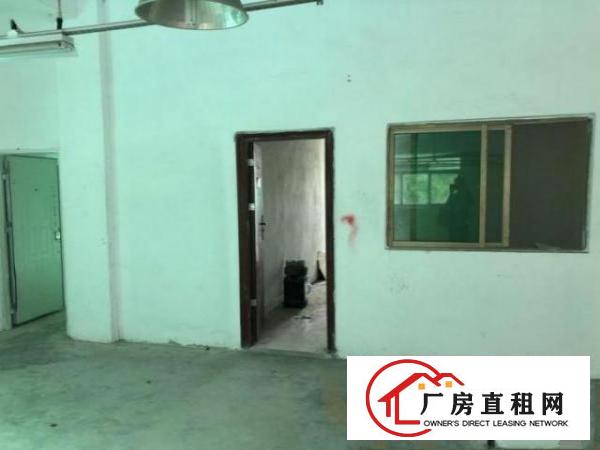  黄洞标准厂房三楼890平方出租，形象好有电梯