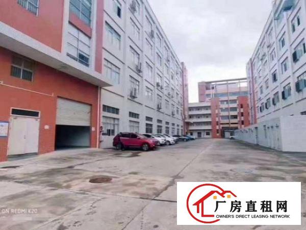  凤岗靠近大运城邦楼上带精装修厂房楼上2100平现成水电办公