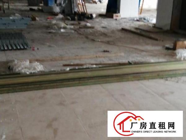  公寓楼一楼，百积600平方，交通方便