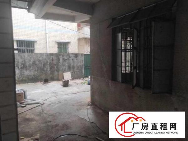 独门独栋两套一楼俩个门面带小院