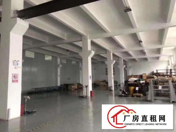  原房东凤岗工业区一楼650方带牛角办公室，高度6米，空地大