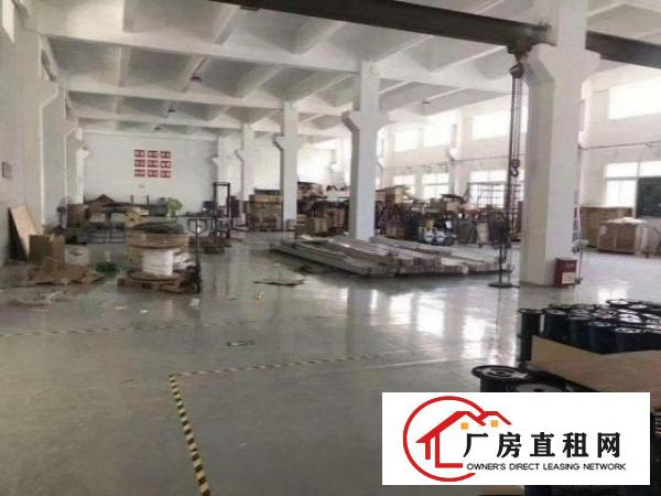  原房东凤岗工业区一楼650方带牛角办公室，高度6米，空地大