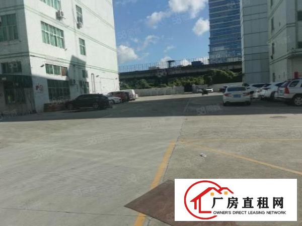  凤岗华兴工业园新出一楼900平超大空地带牛角厂房出租可分租