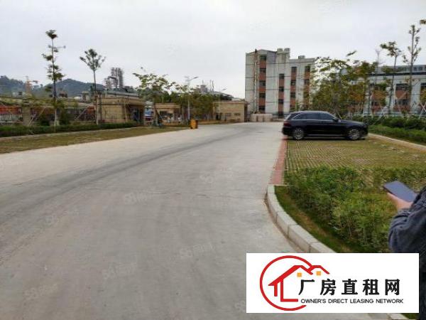  凤岗五联工业路全新原房东楼上厂房出租3200平.可过环评。